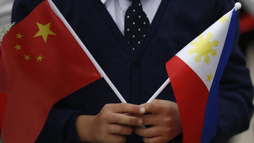 为什么菲律宾要离开美国追随中国？菲律宾外交为何转向？