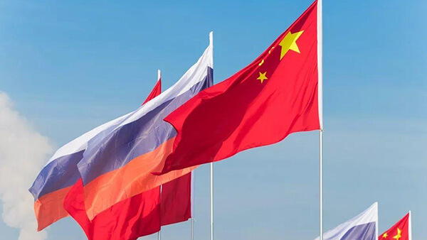 俄罗斯GDP仅为中国的十分之一，靠军事实力维持大国地位，它现在实际上是中国傀儡吗？