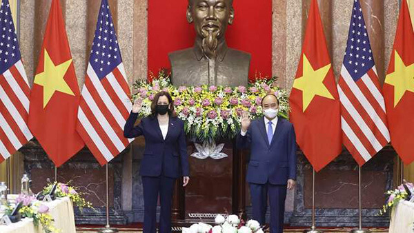 美国副总统哈里斯“尬访”越南拉越抗中，人未到先遭拒绝，网友怎么看？