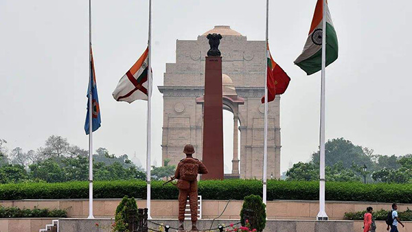 安倍晋三遇刺，印度为之降半旗并举行全国性哀悼，印度和日本之间的关系真有这么铁？