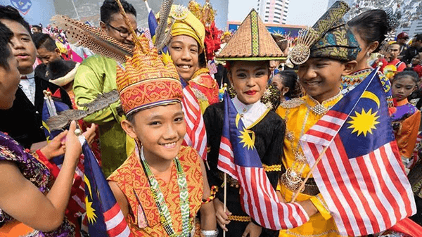 Quora：为什么马来西亚印度人不愿意移民回印度？是因为印度更脏吗？
