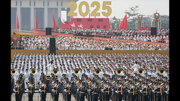 多国网友看中国在2025年胜利日阅兵上展示最新导弹和武器：终于看到一场像样的阅兵了，幸亏他们的国防政策主打防守型